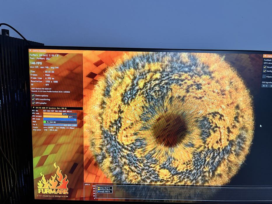 Placa video XFX Radeon 6600xt ,cu 3 ventilatoare ,stare excelenta