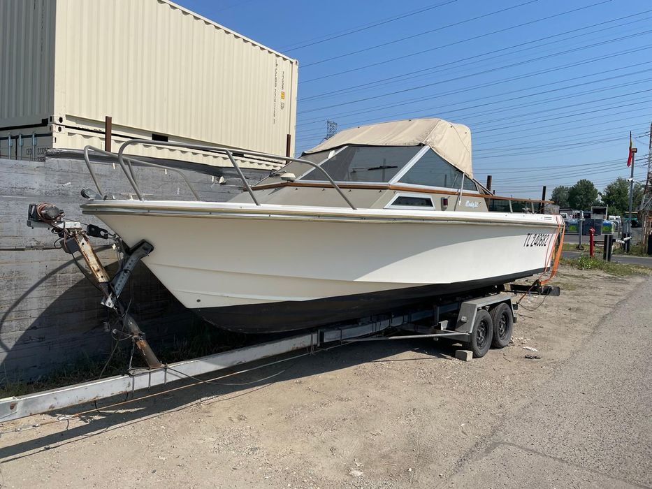 Barca cabinata + motor volvo 170 cp + peridot 2000 kg