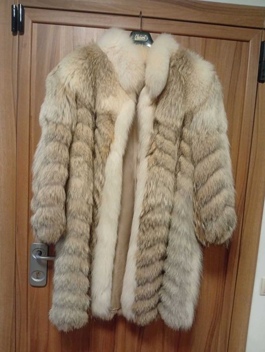 Продавам палто от висок клас лисица.
