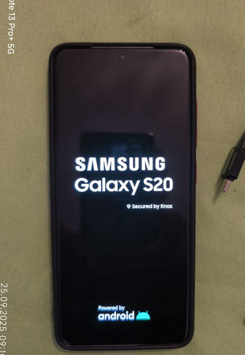 Смартфон Самсунг S20