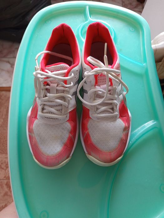 Vând adidași Asics 39.5