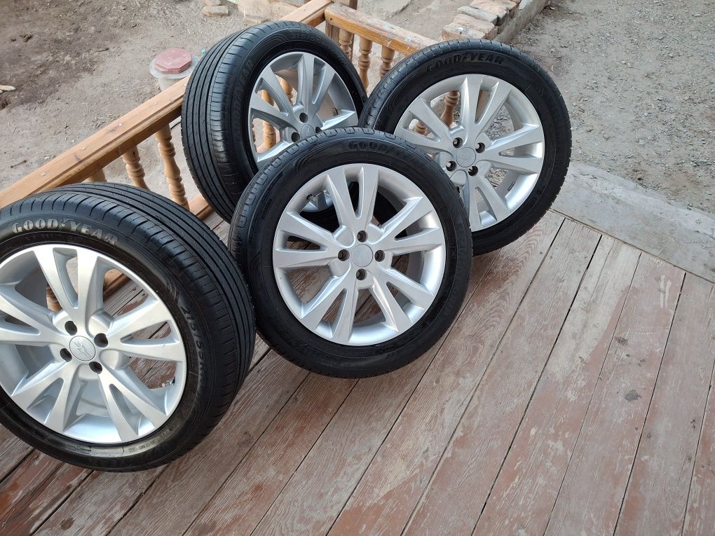 17lik diska va balon holati yaxshi,215/55/17
