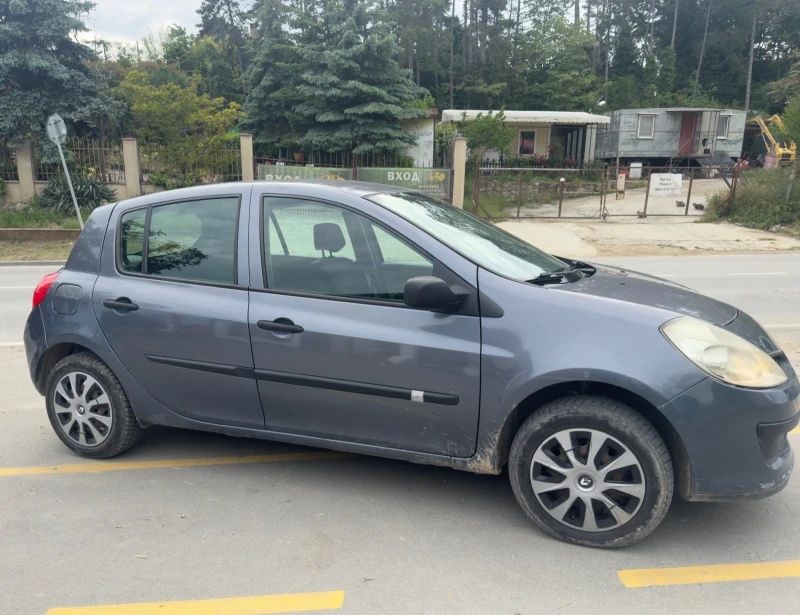 Продавам Рено Клио 3