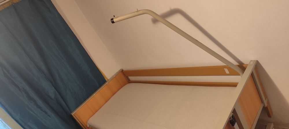 Pat de spital electric cu telecomandă + 2 saltele anti-escare