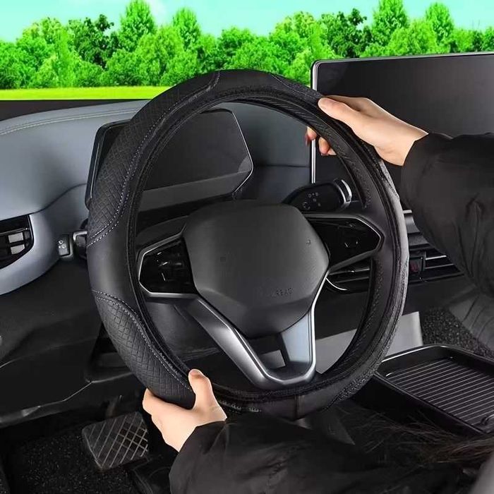 Husa volan elastica, piele sintetica, NOU