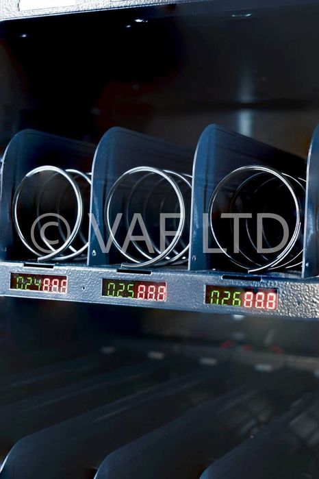 Интелигентен вендинг автомат за снаксове и напитки