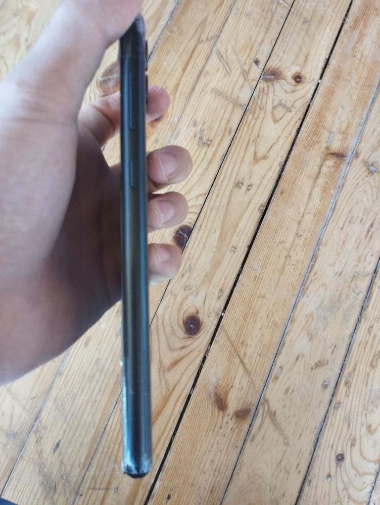 Telefon sotiladi ekrani ozgina singan modeli samsung 04