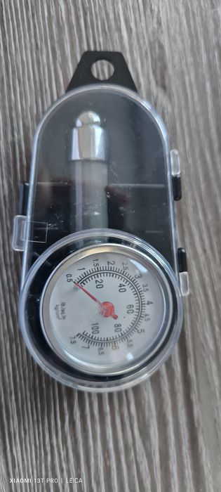 Механический манометр шинный