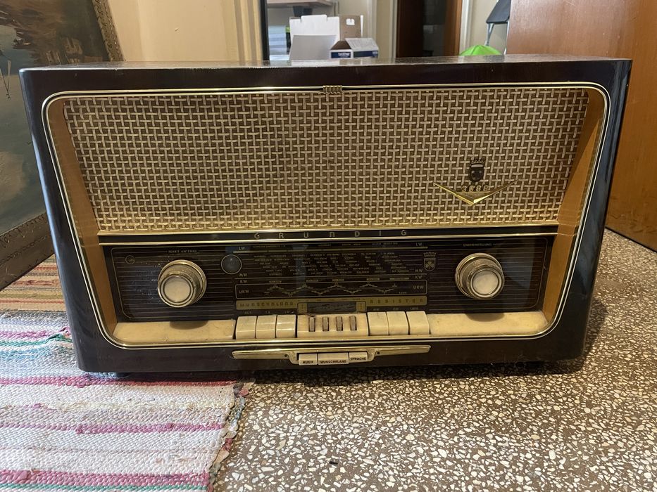 Radio vintage Grundig 3088 pe lampi