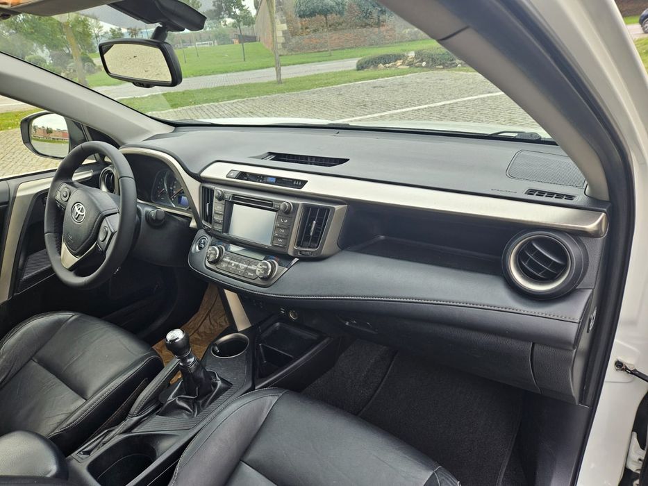 Toyota Raw-4 An 2014-11 Motor 2.0 Diesel Tracțiune 4x4 La Buton