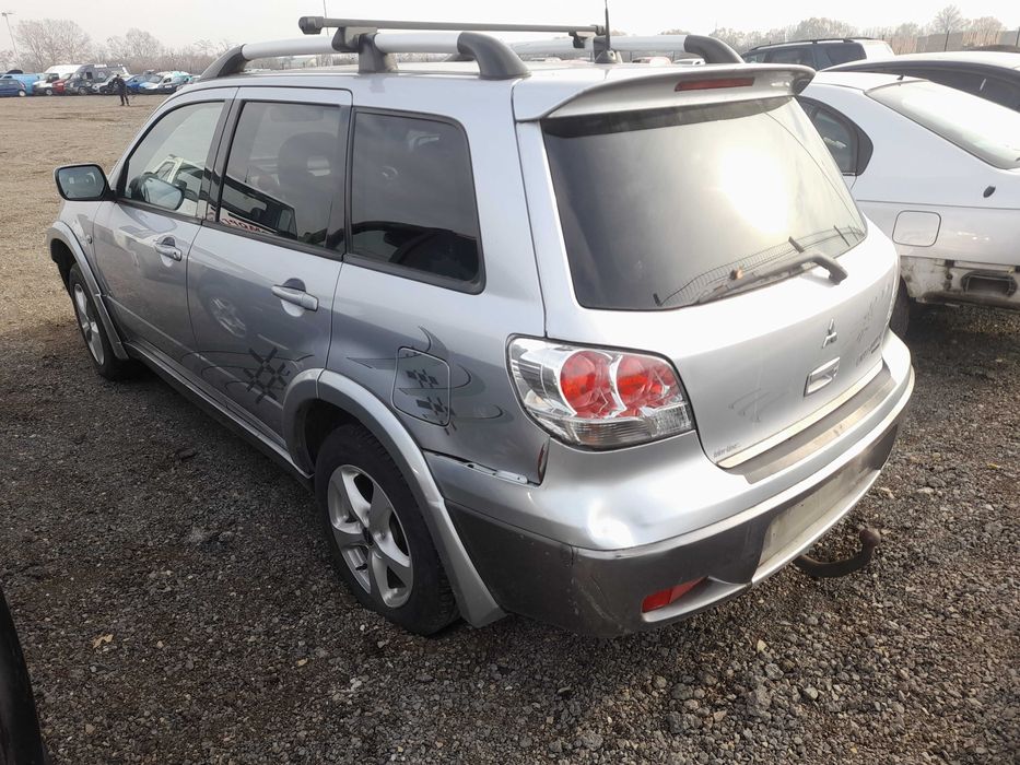 На части! Mitsubishi Outlander 2.4 i 16V 4WD