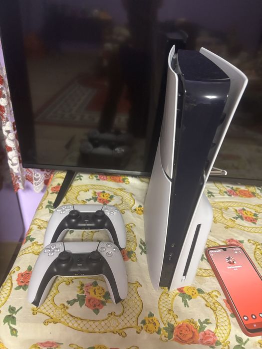 Ps 5 slim 1tb cu 2 manete