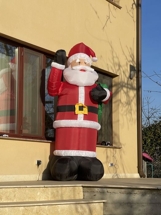 Moș Crăciun gonflabil