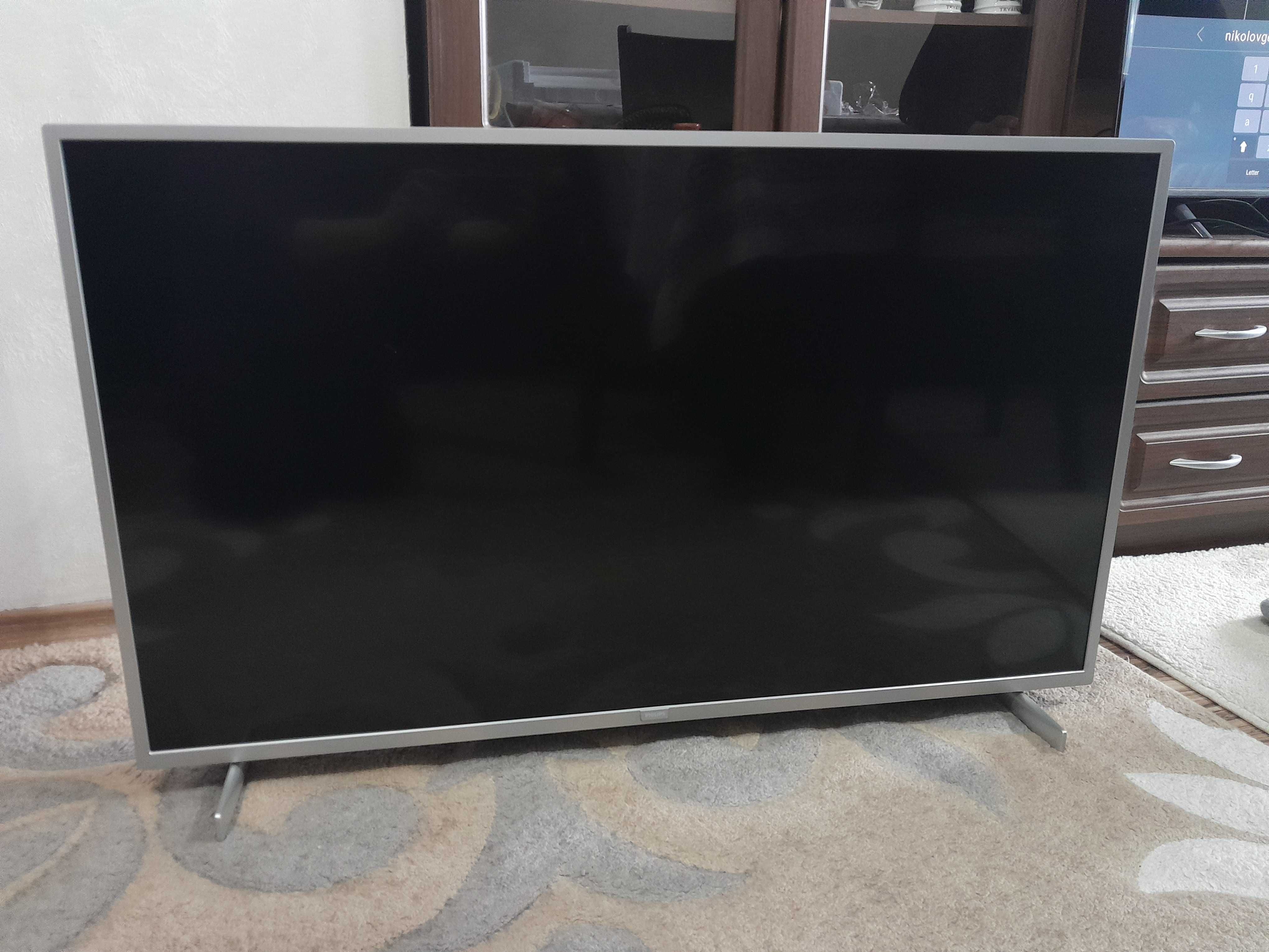 Телевизор Смарт PHILIPS 43' с малък проблем