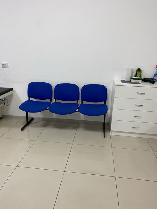 Продам стулья тройка для кабинета zeta