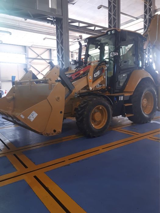 Execut lucrari cu buldoexcavator