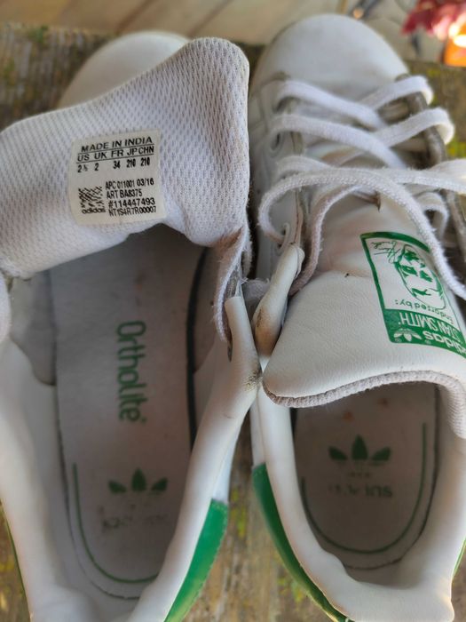 Stan Smith ветерани, номер EU 34 — малки стъпки, голям характер