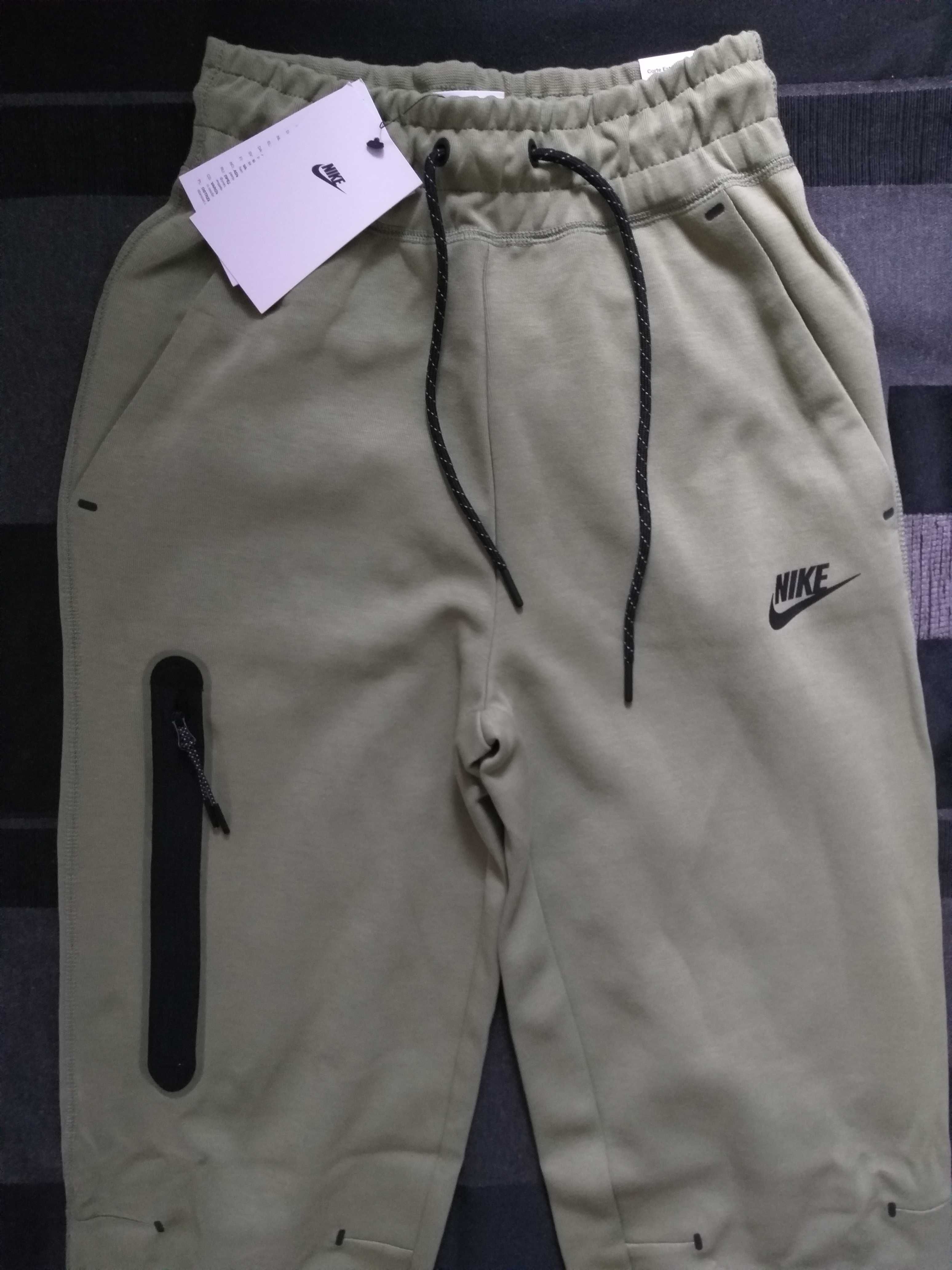 Nike Tech Fleece Pants W -  дамско долнище НОВО 2ХС