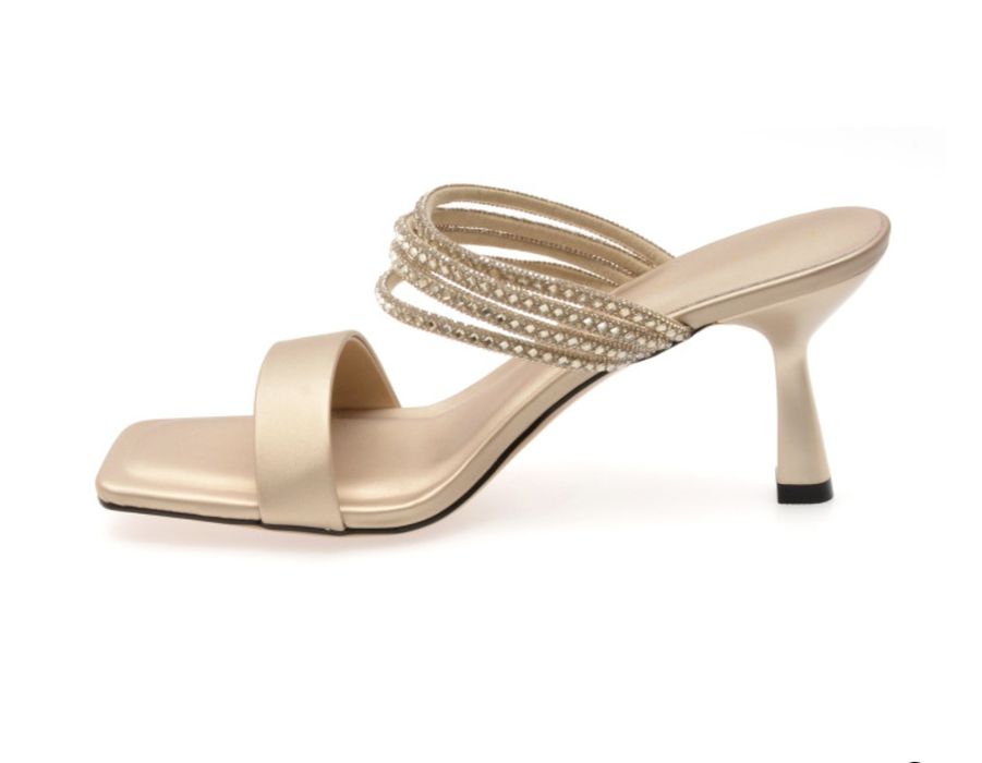 Papuci eleganti,Epica.