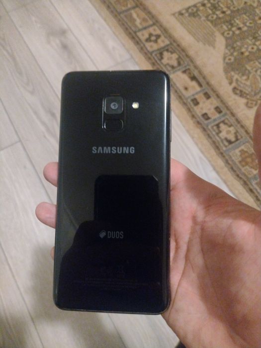 Vand sau schimb cu alt tel samsung a8 cu folie