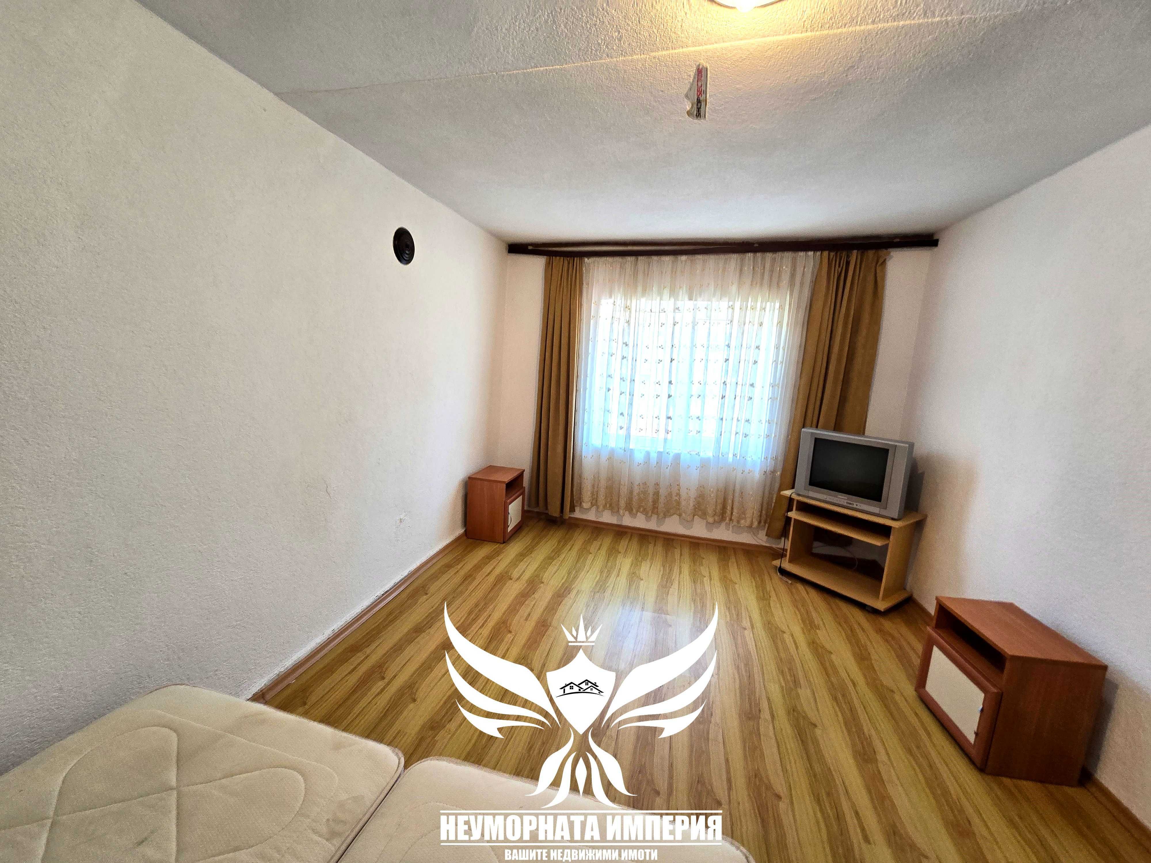 Продавам триетажна къща 162РЗП с 122кв.м. двор в с.Забърдо обл.Смолян