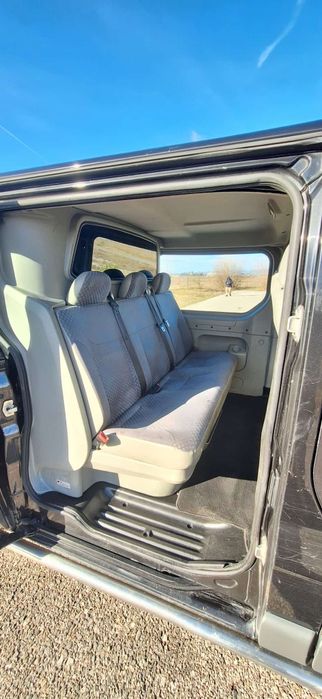 Renault trafic modelul  lung