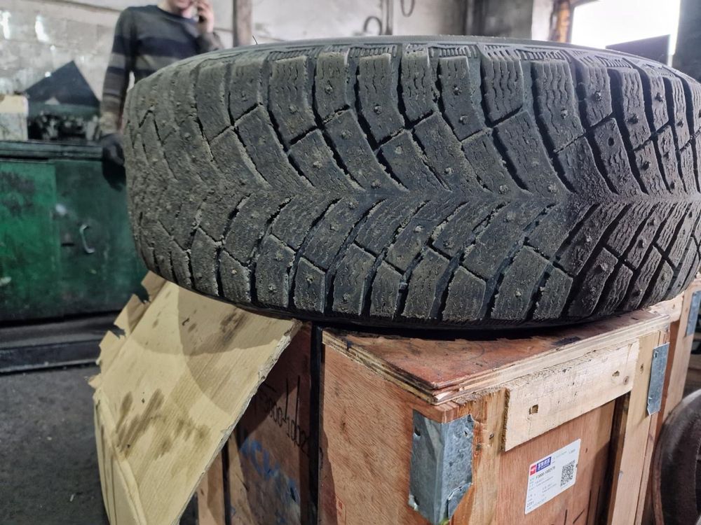 Продам зимние шины с дисками