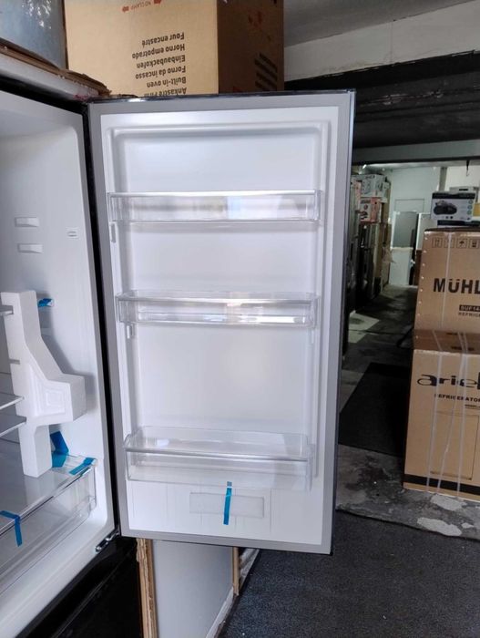 *Ново* Тъмно сив Комбиниран Хладилник с фризер CHIQ 176 см