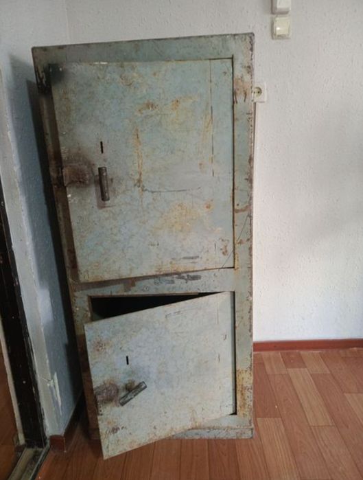 Сейф б/у продается
