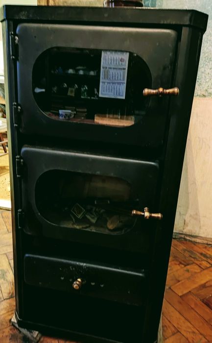 Камина на твърдо гориво с фурна