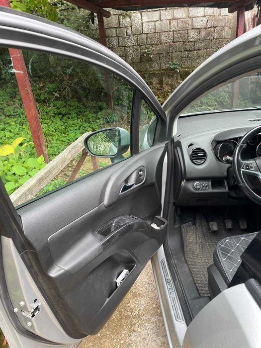 Vând Opel Meriva