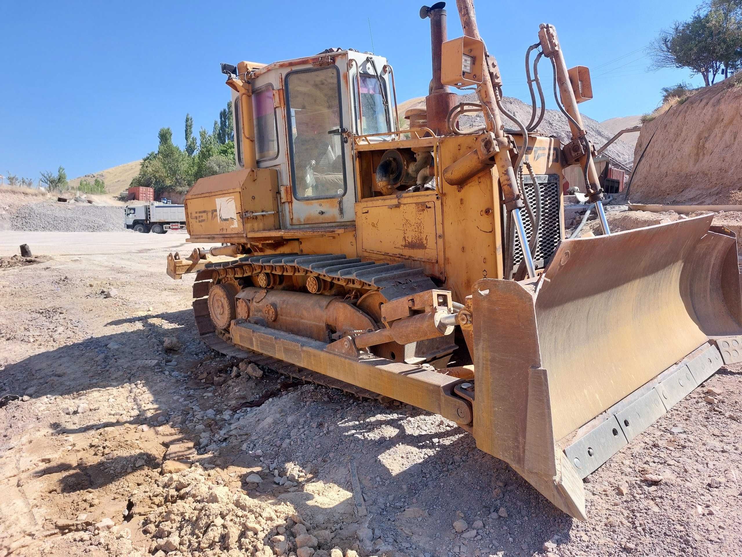 Булдозер T-9-01KBP 01-01 сотилади золати яхши