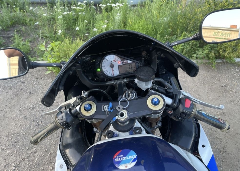 Продам мотоцикл сузуки GSX R