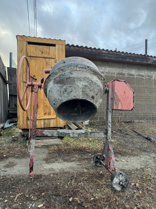 В Аренду бетономешалка-растворомешалка