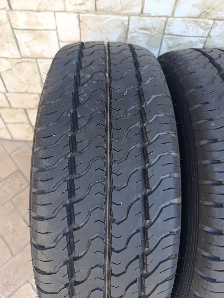 Гуми за Микробус 235/65/16 С Dunlop 9мм.