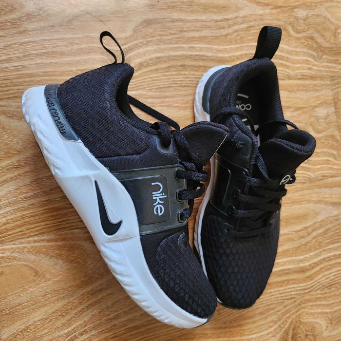 Adidasi de sala nike renew