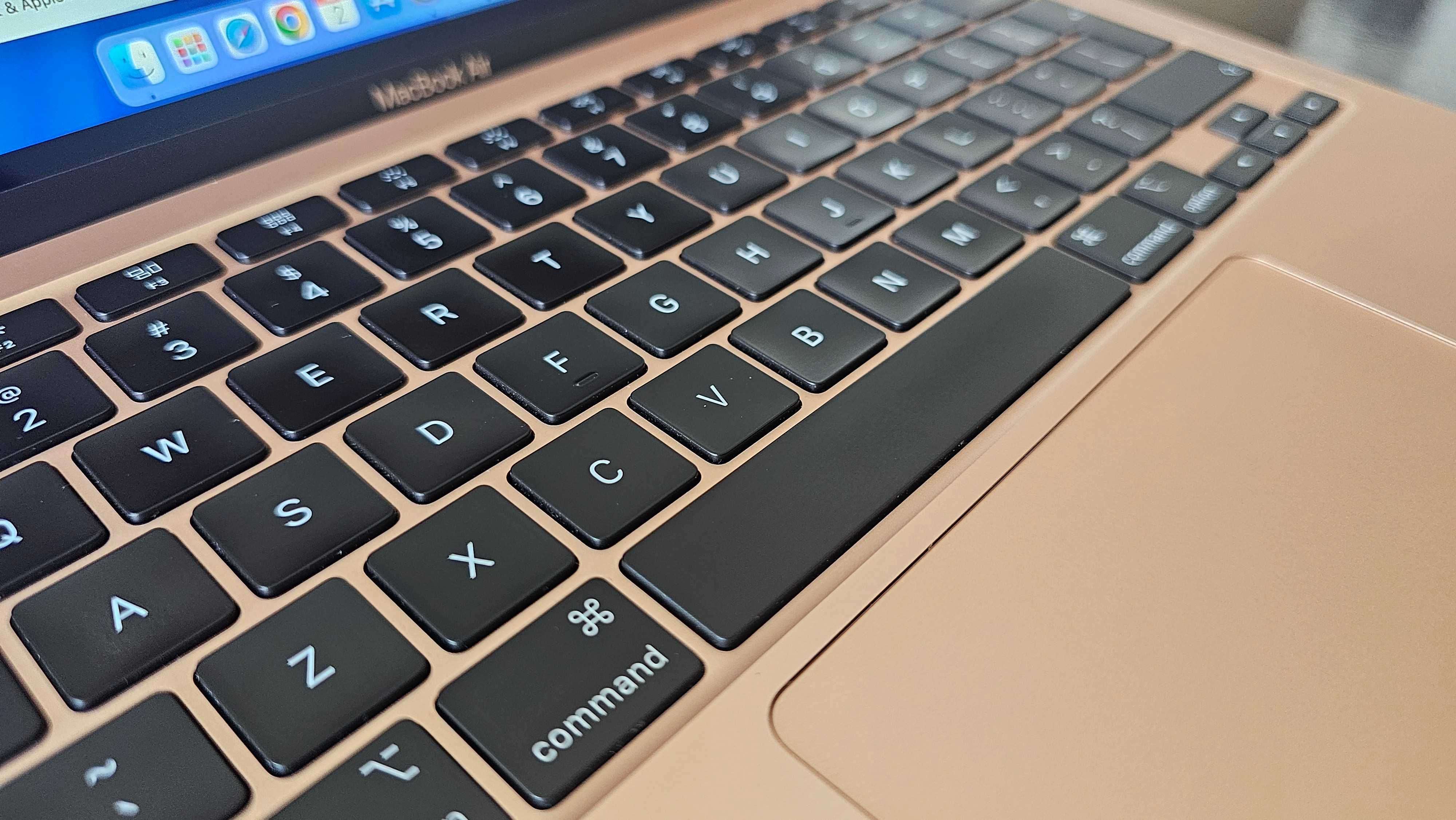 Продавам Apple MacBook Air A2179 (2020) Rose Gold