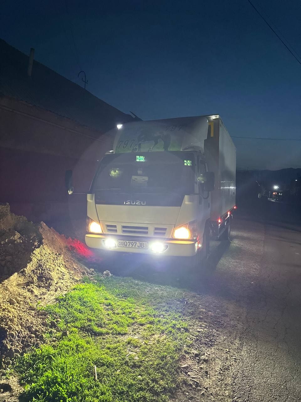 Isuzu 2012 дизель сотилади