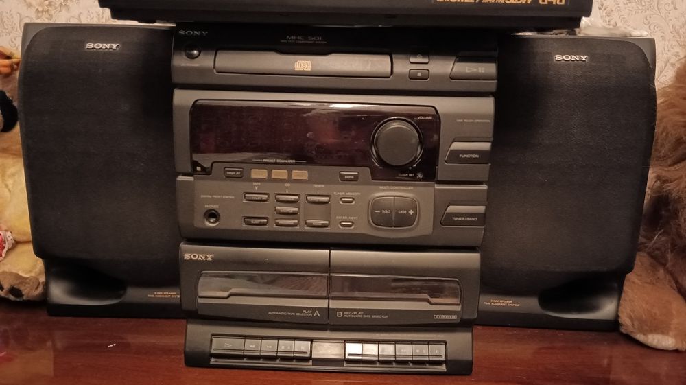 Музыкальный центр.