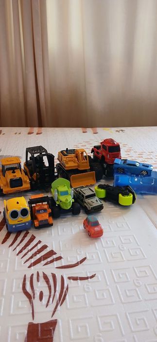 Машинки разные, 10 шт