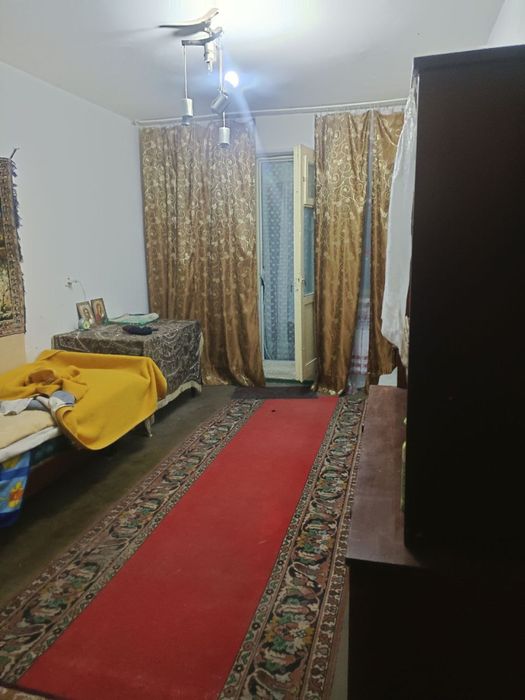 Чирчик Октябрь 1 Микро район 2х 3 этаж сотилади 31.000$ Наличка