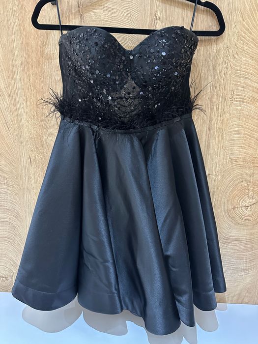 Малка черна рокля