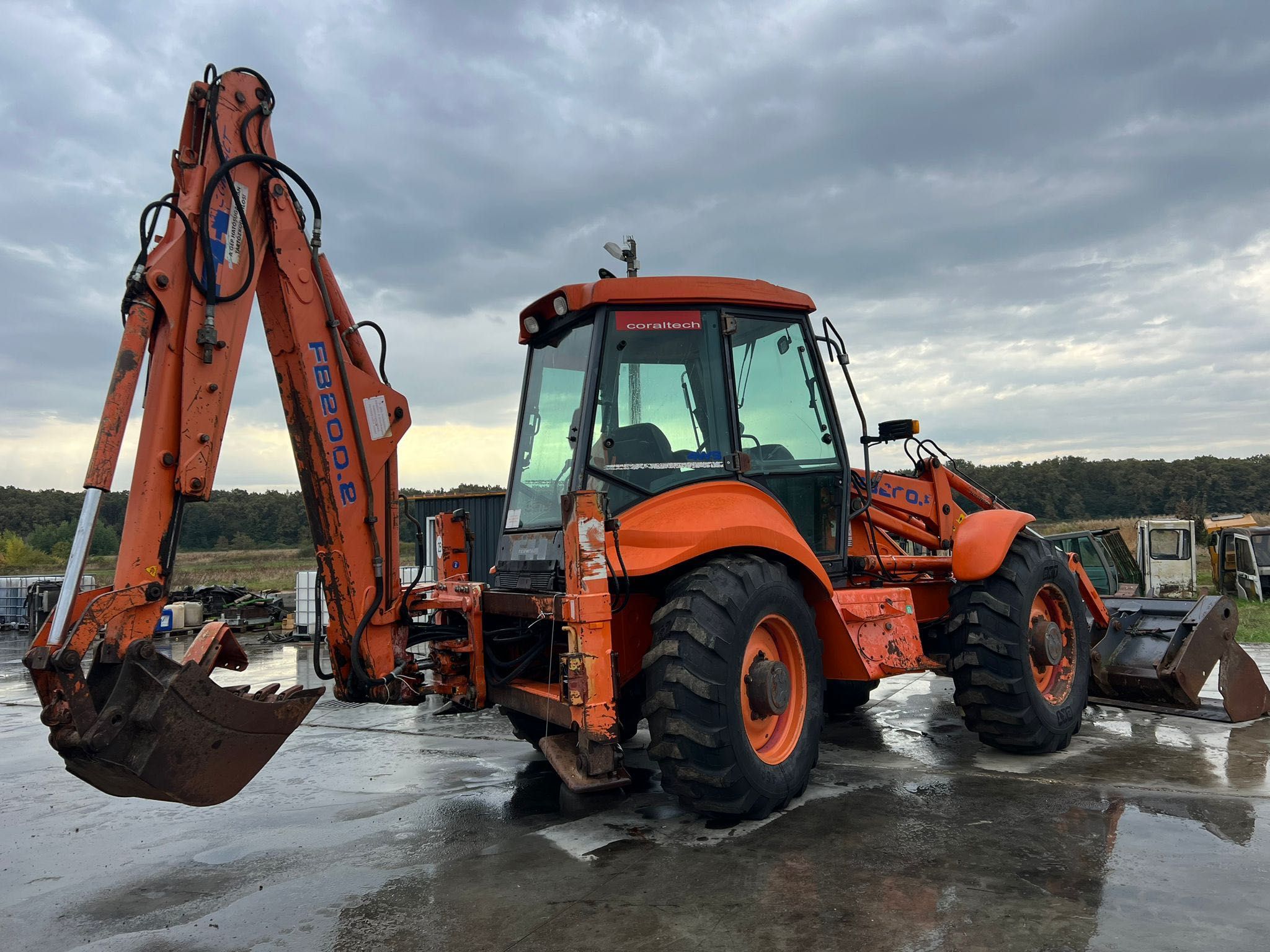 Dezmembrez Buldoexcavator Fiat Hitachi FB 200.2