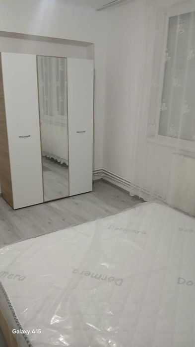 Apartament cu 3 camere de închiriat