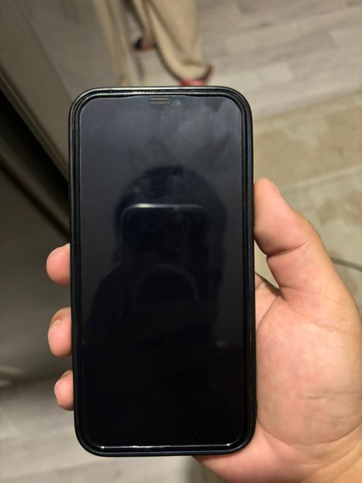 Продам Iphone 12