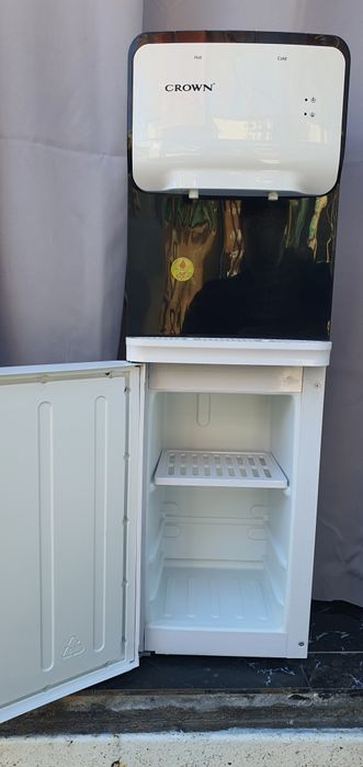 Crown Диспенсър за вода