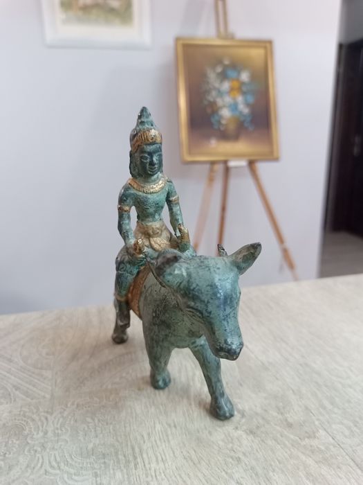 Статуетката изобразява Бог Яма (Владетелят на Правосъдието),