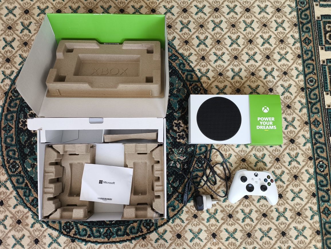Xbox Series S(512 GB), отличное состояние