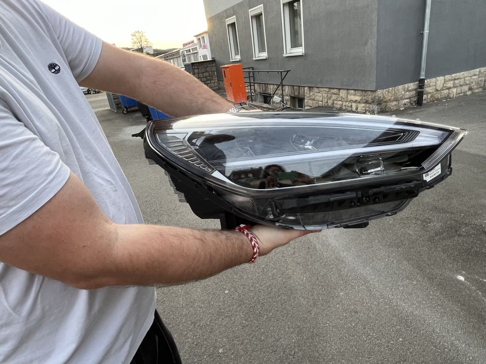 Оригинален фар за Hyundai i30, 2013-2016