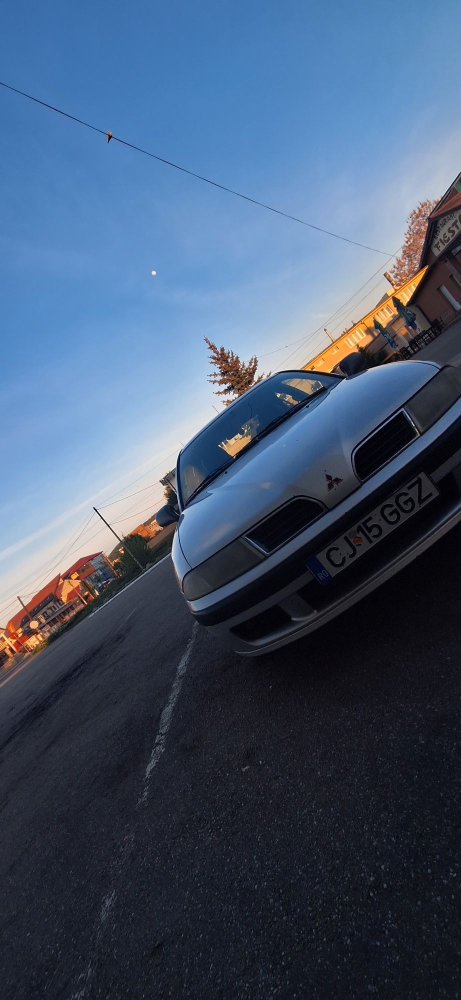 Vând mitsubishi carisma 1.9 + motor complect .